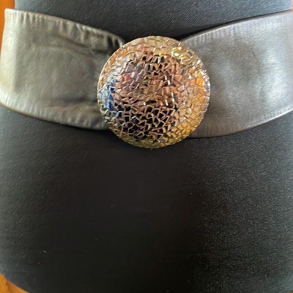 Vintage black leather clasp belt - Picture 2 of 6